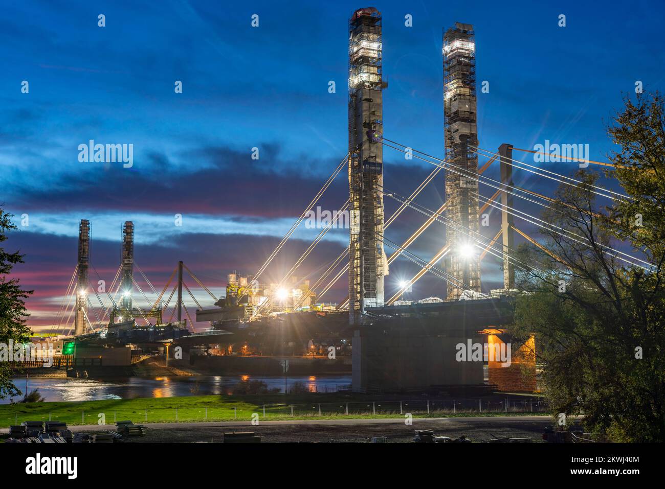 New construction of the Neuenkamp motorway bridge on the A40, over the Rhine near Duisburg, evening construction work, free cantilever assembly of the Stock Photo