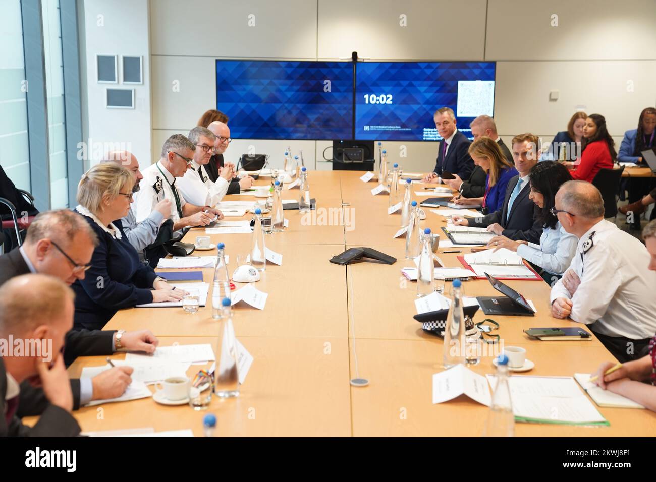 Home Secretary Suella Braverman (centre right) chairs a meeting of the National Policing Board at the Home Office in London. The Board, made up of law enforcement partners including the National Police Chiefs' Council, the National Crime Agency and the Met Police Commissioner. Picture date: Wednesday November 30, 2022. Stock Photo