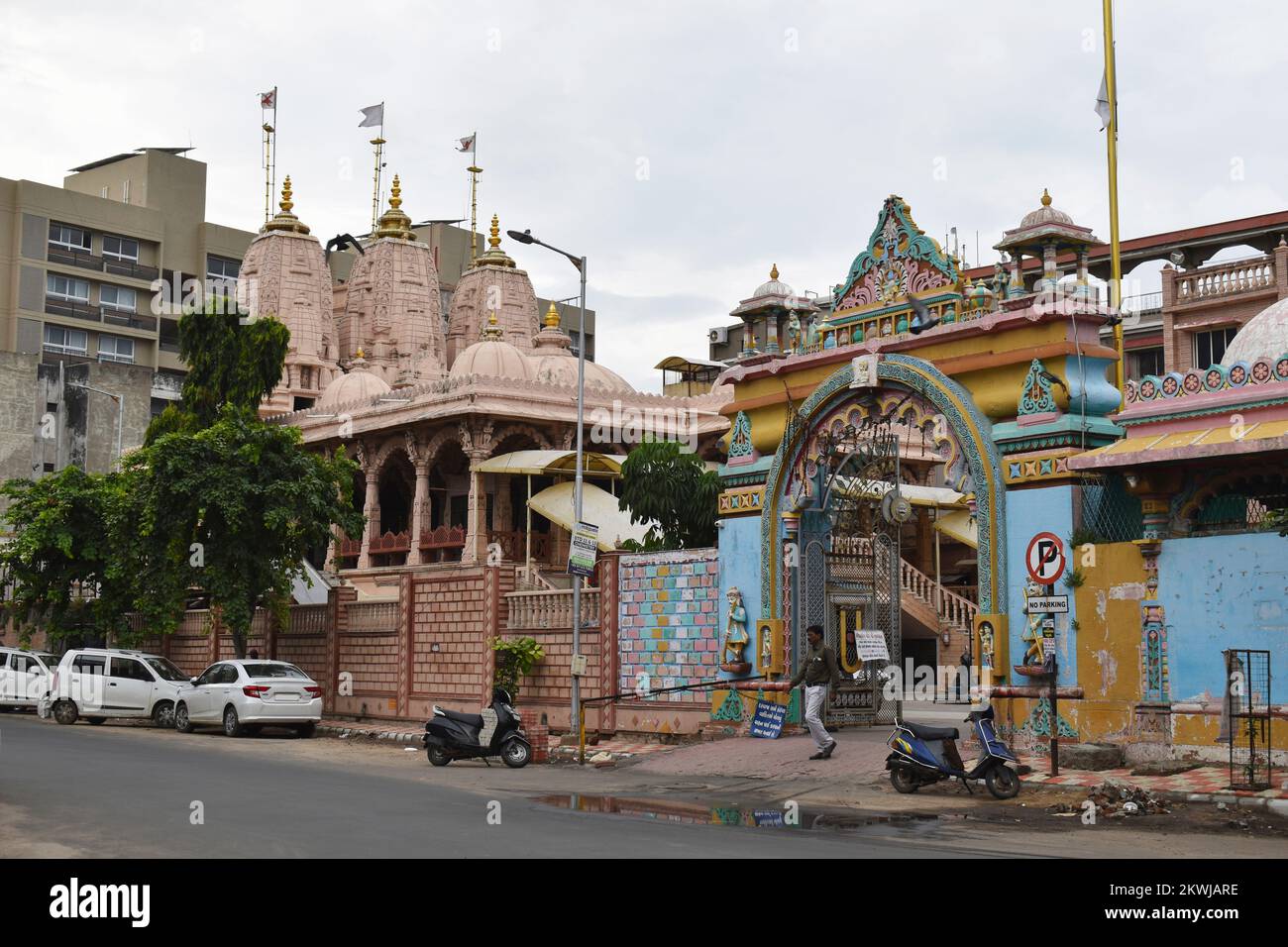 INDIA, GUJRAT, AHMEDABAD, October 2022, People at Swaminarayan temple, (pagla mandir) Jain Temple, Lala Lajpat Rai Marg Stock Photo