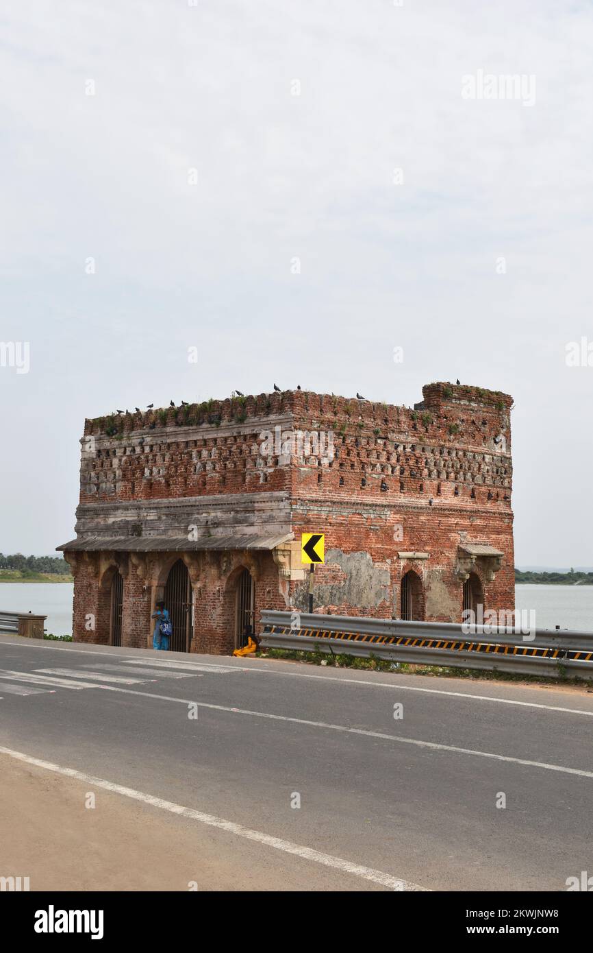 INDIA, GUJRAT, October 2022, Kabutarkhana Baradari, a water pavilion, on the banks of Vada Talao, was built in bricks, Champaner-Pavagadh Archaeologic Stock Photo