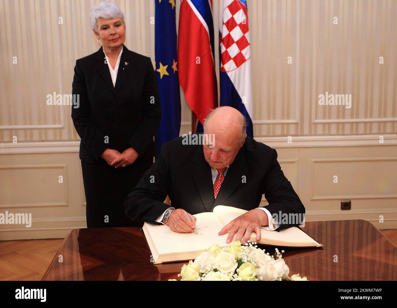 Croatian Prime Minister Jadranka Kosor welcomes Norwegian King Harald V. Stock Photo