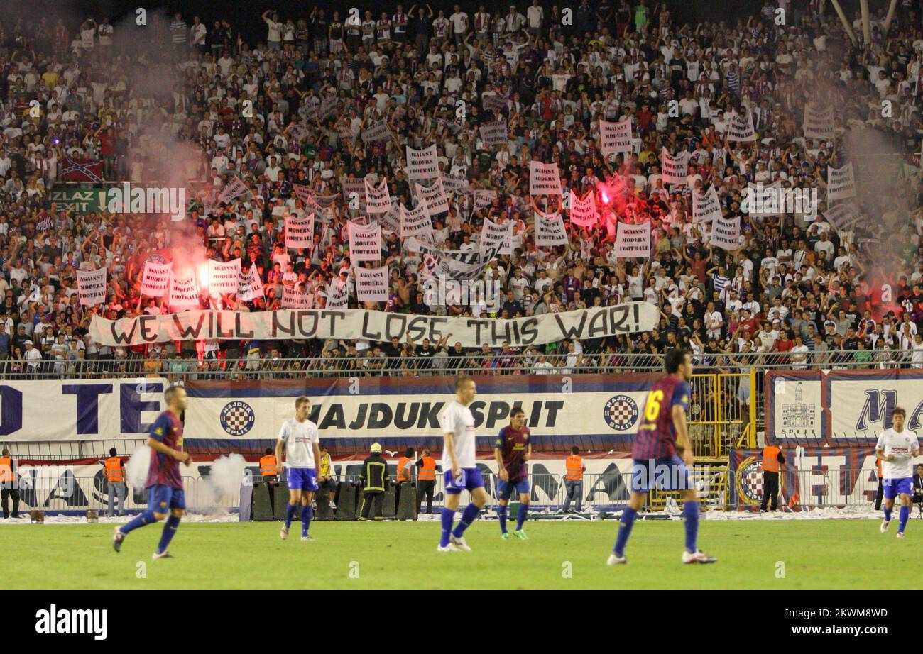 Hajduk Split training watched by 3,000 rowdy fans with flares and