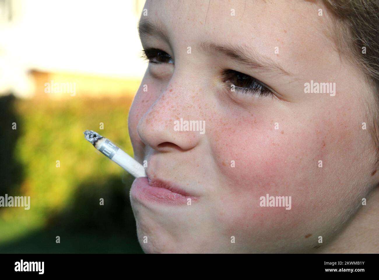Old women smoking hi-res stock photography and images - Page 9 - Alamy