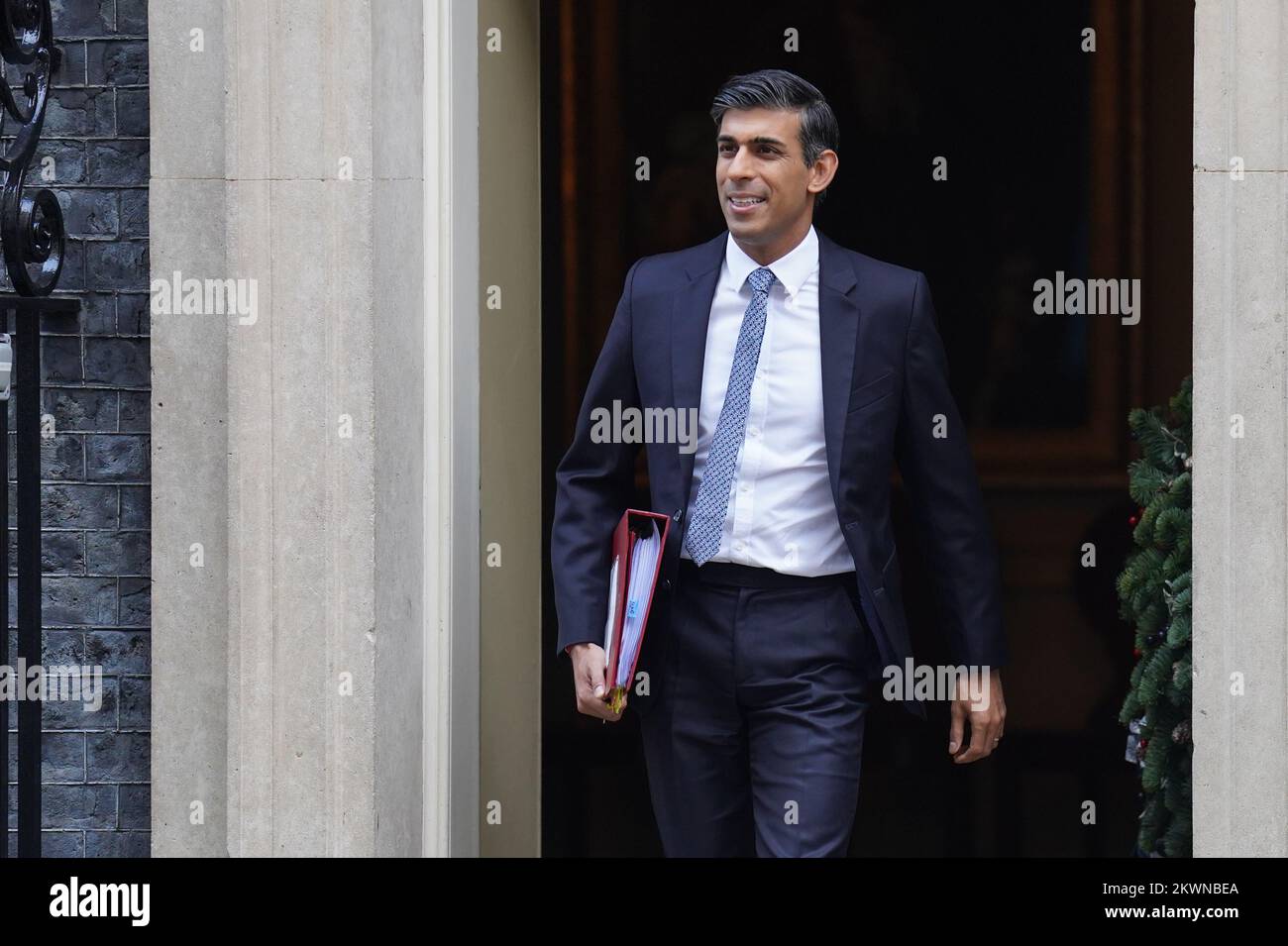 Prime Minister Rishi Sunak departs 10 Downing Street, London, to attend Prime Minister's Questions at the Houses of Parliament. Picture date: Wednesday November 30, 2022. Stock Photo