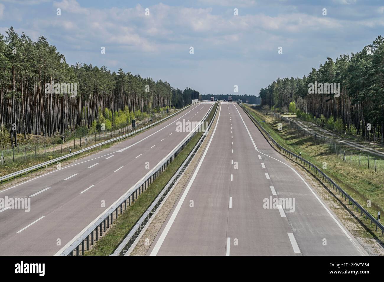 Leere Autobahn A 24 nahe Neustadt-Glewes, Mecklenburg-Vorpommern, Deutschland Stock Photo