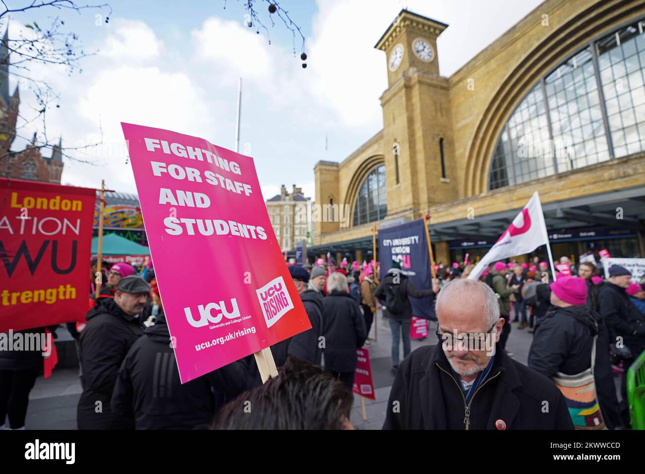 Protesters during a rally outside Kings Cross Station, London, as members of the University and College Union (UCU) take part 24-hour stoppage among university staff in an ongoing dispute over pay, pensions and conditions. Picture date: Wednesday November 30, 2022. Stock Photo