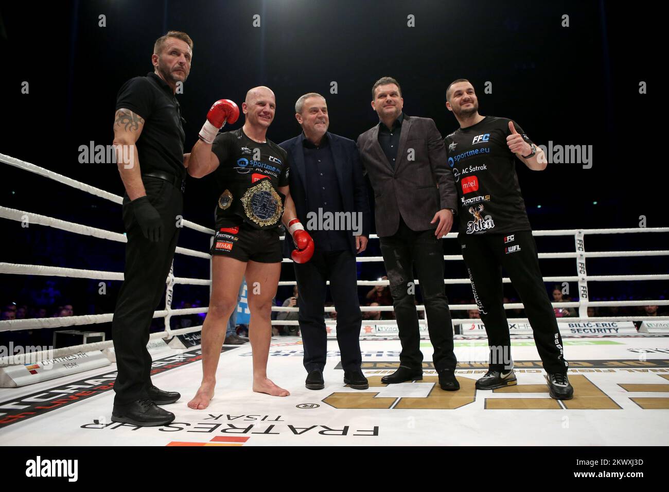 17.12.2016., Zagreb, Arena Zagreb - Final Fight Championship 27, Night of  Champions. Kickbox -85kg, Rene Wimmer, Austria - Denis Marjanovic, BIH.  Photo: Igor Kralj/PIXSELL Stock Photo - Alamy