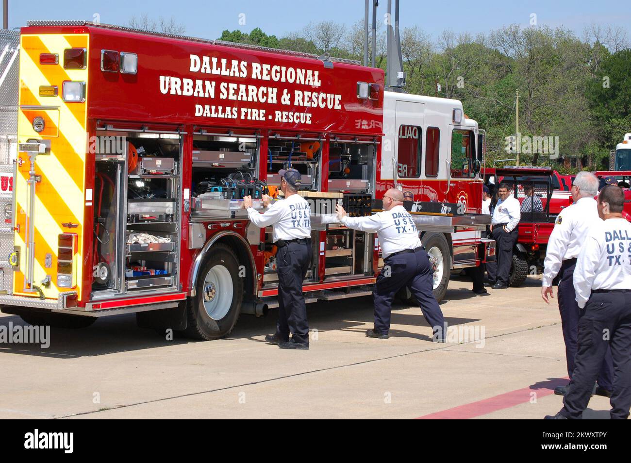 Dallas, TX, April 5, 2007   The Dallas Fire Department Regional Urban Search and Rescue Team - Texas Task Force 2, purchased life-saving emergency rescue gear and inter operable communications equipment after receiving a FEMA Assistance to Firefighters Grant check for $1.3 million dollars.  .. Photographs Relating to Disasters and Emergency Management Programs, Activities, and Officials Stock Photo