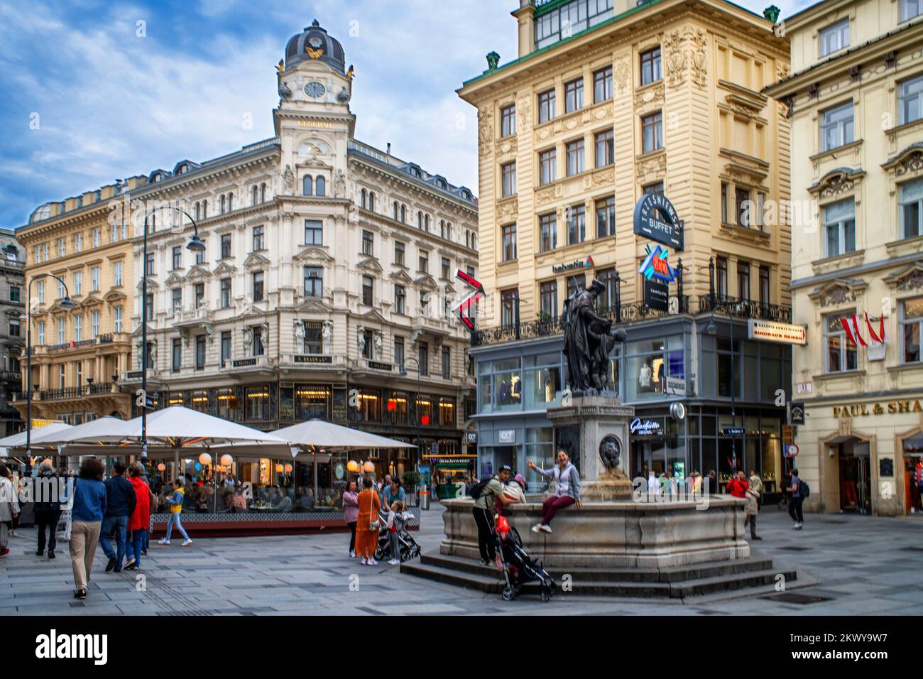Vienna, Graben. Shops and sidewalk cafe on the Graben, Innere Stadt, Vienna, Austria. Stock Photo