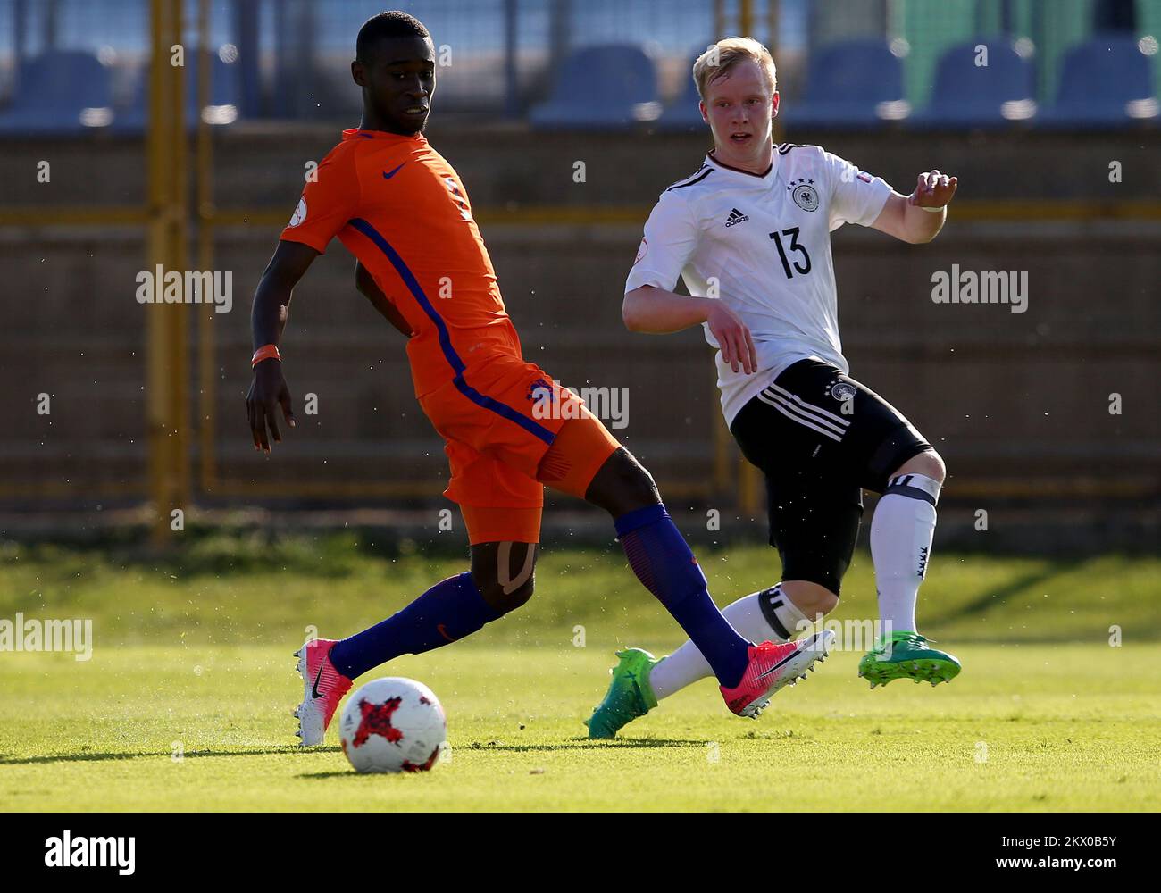 Football dennis hi-res stock photography and images - Alamy