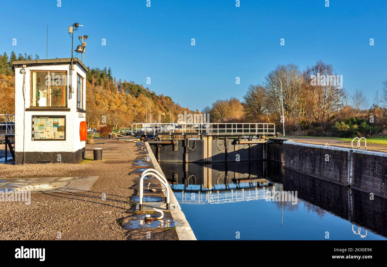 Caledonian Canal Dochgarroch Inverness Dochgarroch Lock gates and autumnal colours in the trees Stock Photo