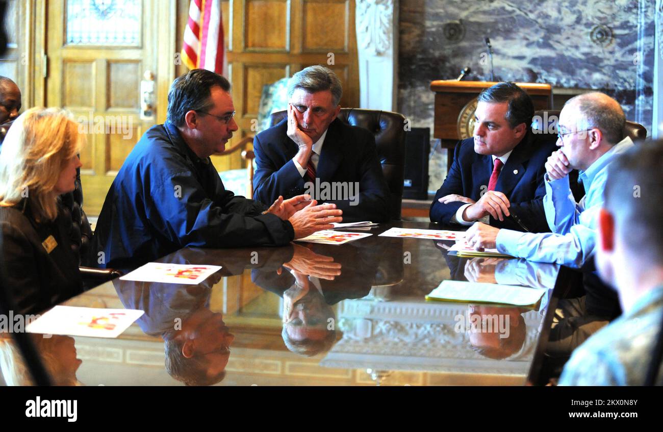 Severe Storms, Tornadoes, and Flooding,  Little Rock, AR, March 31, 2008   FEMA Administrator Dave Paulison, left, speaks with Arkansas Governor Mike Beebe, center and Senator Mark Pryor at the State House. LIttle Rock, AR-FEMA Admistrator Dave Paulison, left, speaks  with Arkansas Governor Mike Beebe, center and Senator Mark Pryor at the State House.. Photographs Relating to Disasters and Emergency Management Programs, Activities, and Officials Stock Photo