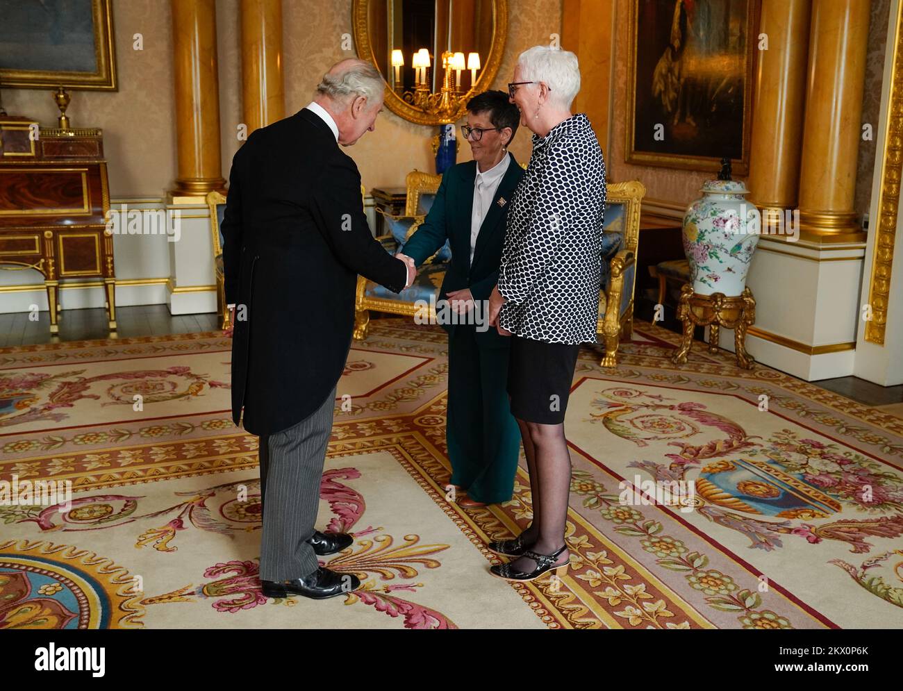King Charles III receives Her Honour Linda Boyle (centre) and Brenda Murphy, Lieutenant Governor of New Brunswick (right) during an audience at Buckingham Palace, London. Picture date: Wednesday November 30, 2022. Stock Photo