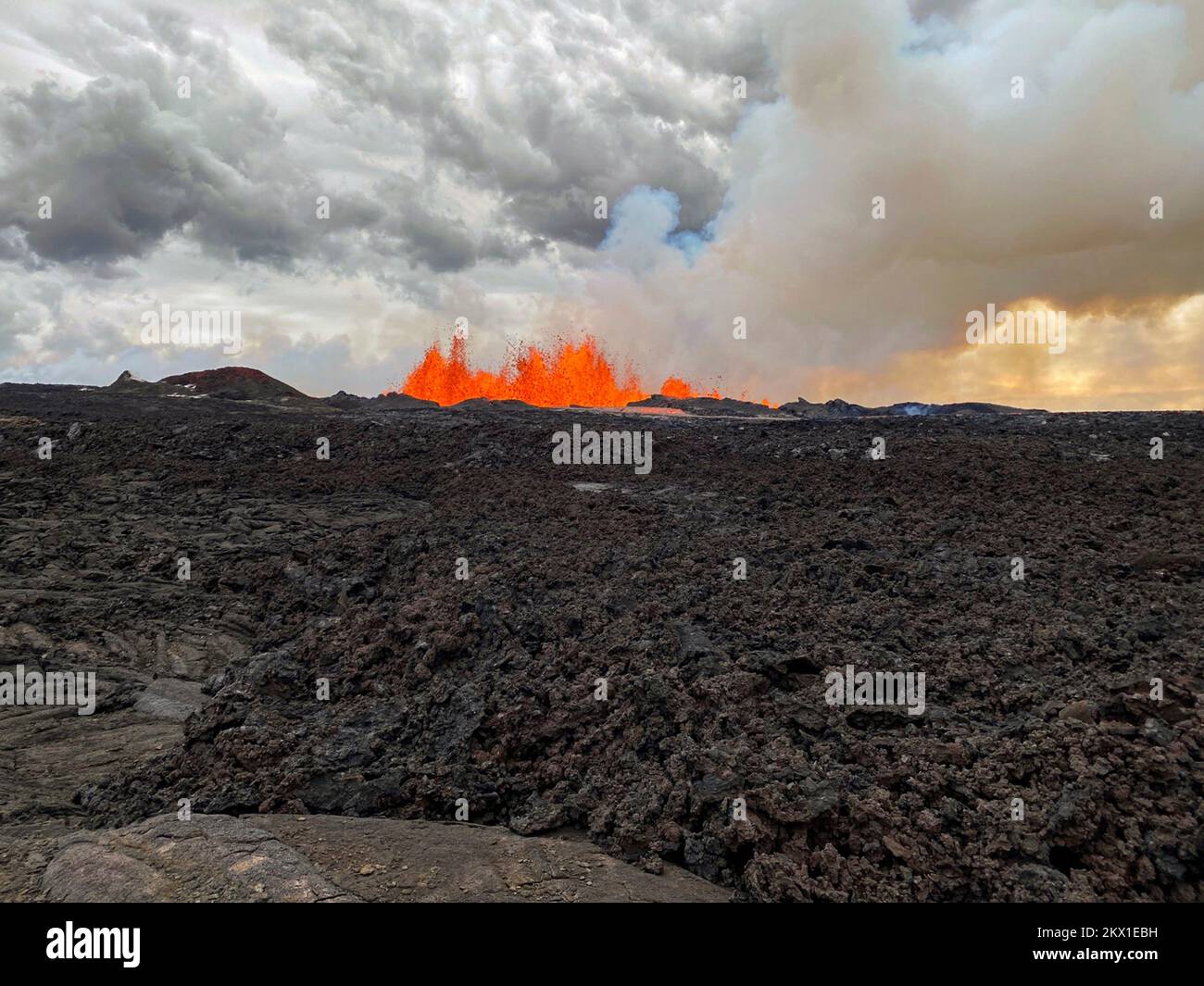Mauna Loa, United States of America. 29 November, 2022. A lava fountain