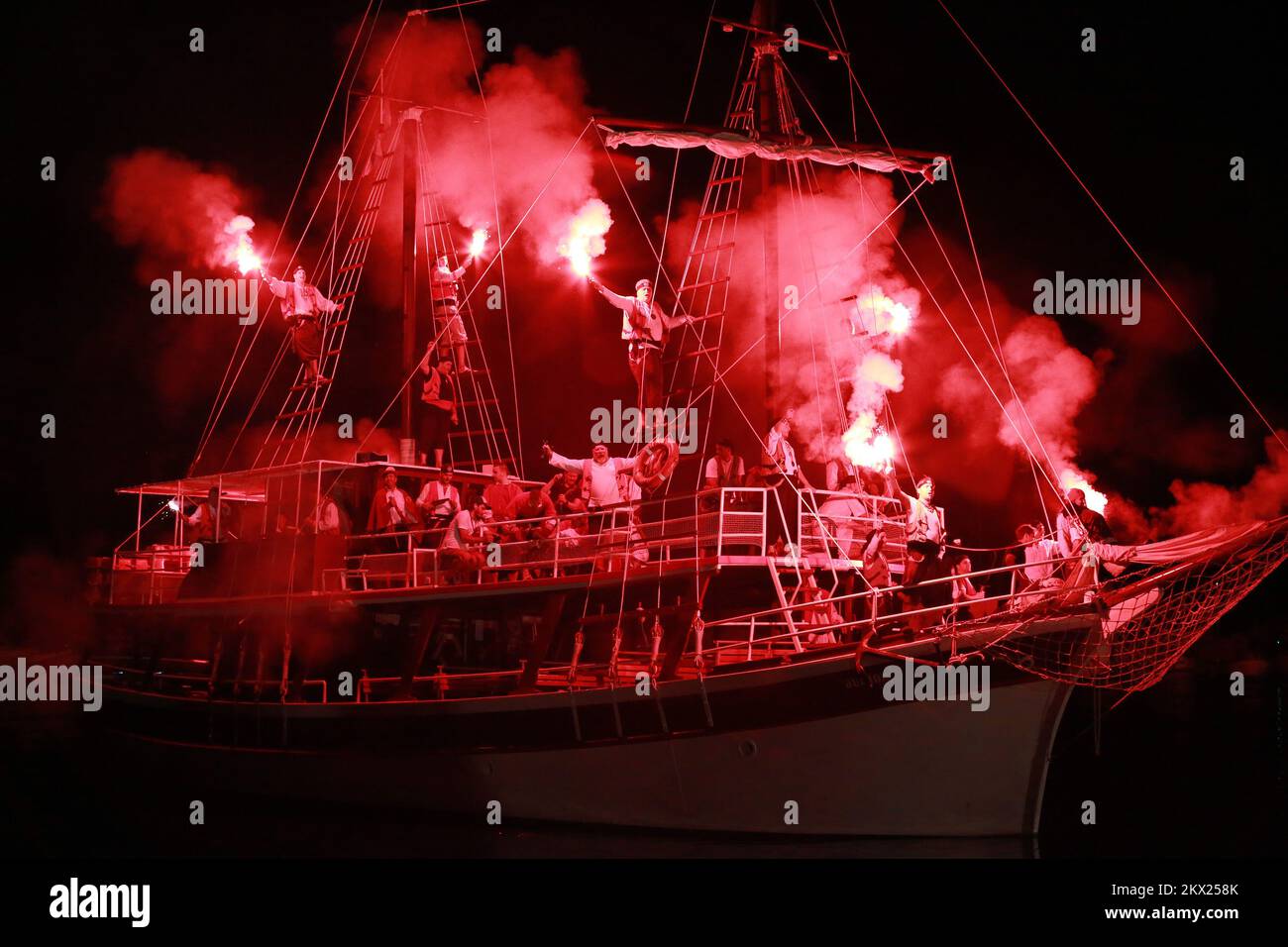 14th century pirates hi-res stock photography and images - Alamy