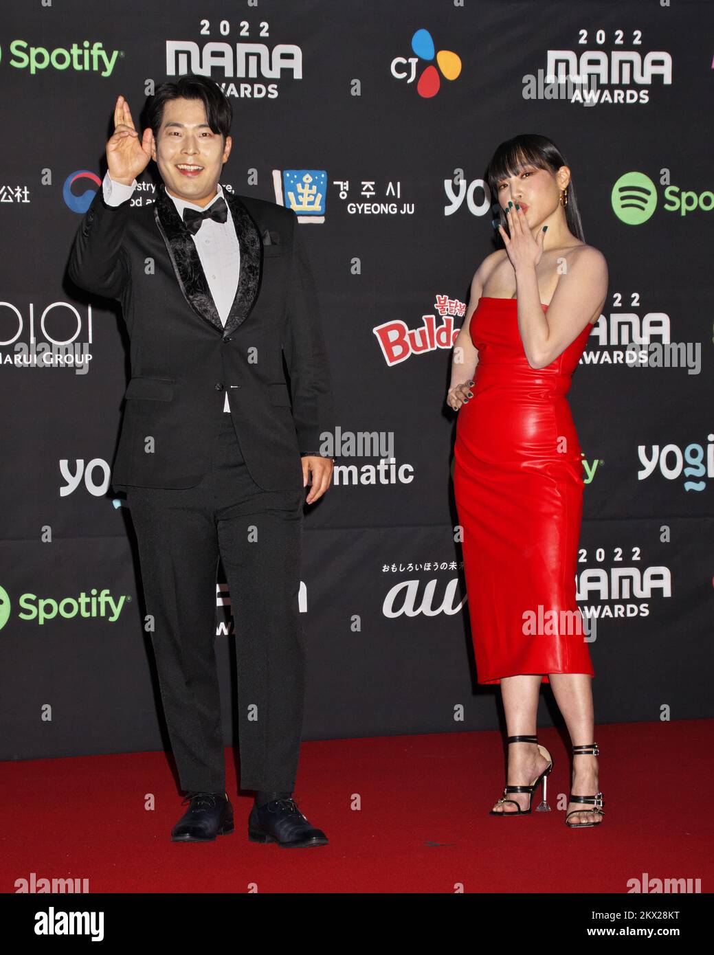 Osaka, Japan. 30th Nov, 2022. South Korean comedian Kim Haejoon(L) and