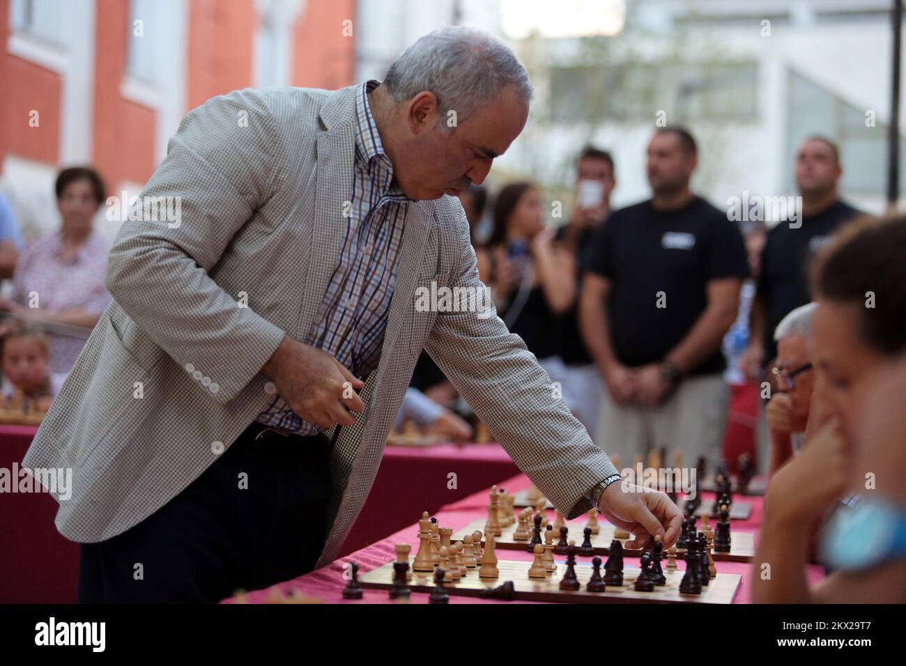 Magnus Carlsen - Garry Kasparov, 2004 - Europe Echecs