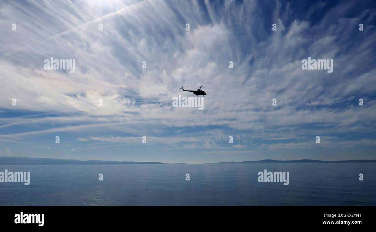 Mil mi 8 illustration hi-res stock photography and images - Alamy