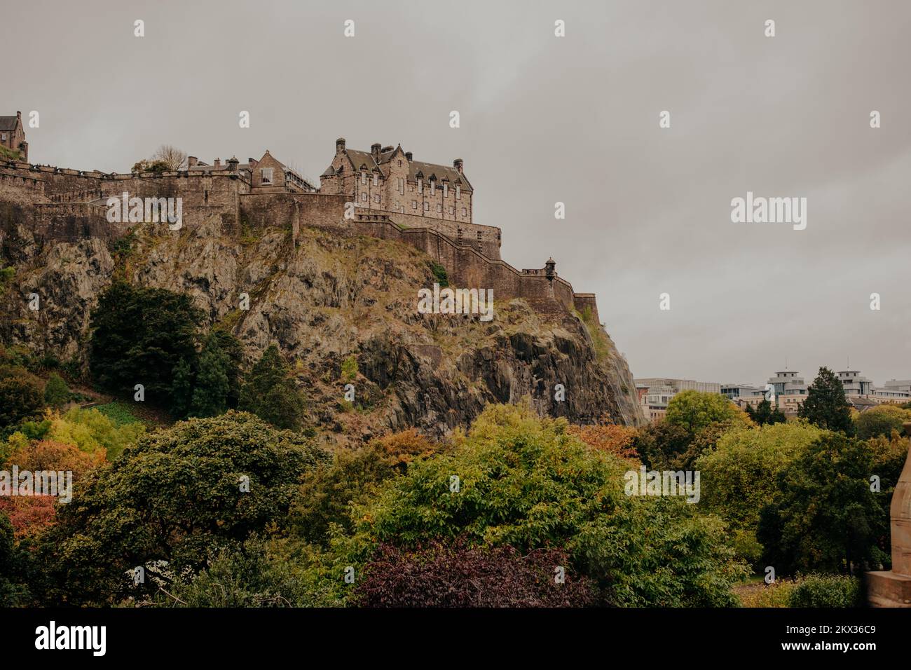 Edinburgh Scotland: 19th Oct 2022: Edinburgh Castle in the City during Autumn Stock Photo