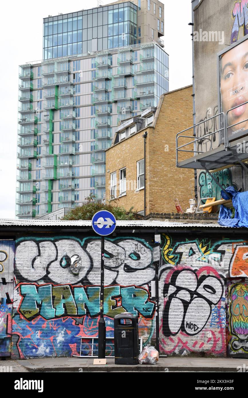Graffiti on brick lane with flats hires stock photography and images