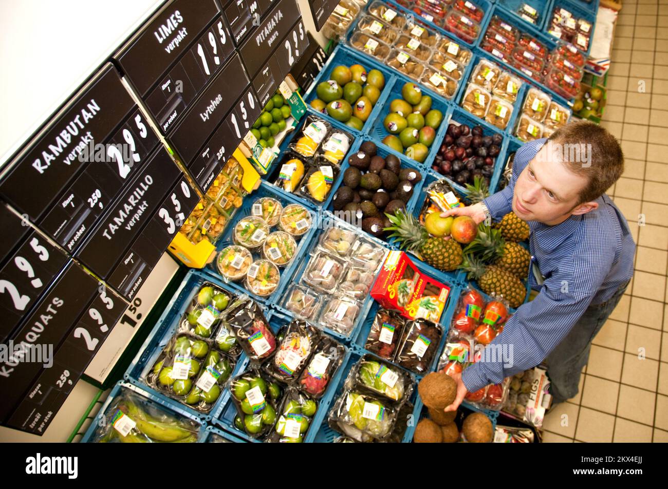 netherlands, a customer chooses tropical fruit from the offered fruits