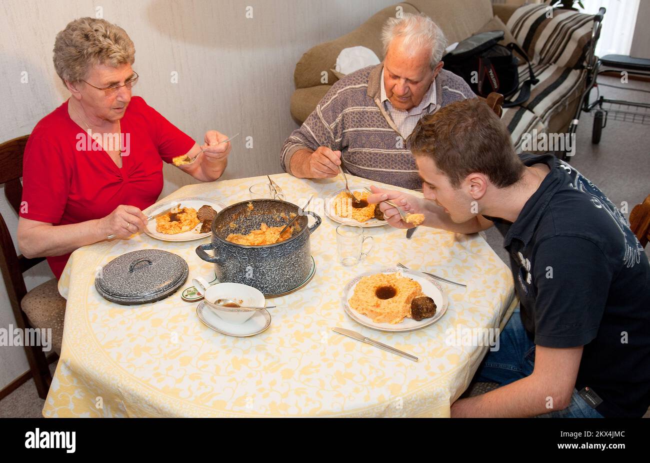 Dutch Hutspot - dish of boiled and mashed potatoes, carrots and onions.  traditional Dutch cuisine Stock Photo - Alamy