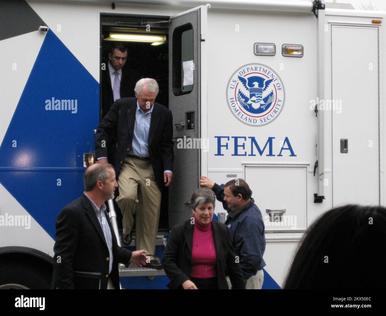Winter Storm - West Paducah, Ky. , February 10, 2009   DHS Secretary Janet Napolitano and Kentucky Governor Steve Beshear tour a FEMA MERS unit. The Mobile Emergency Response Support vehicle provided communications and generator support for local emergency officials during the recent ice storm. Kentucky Severe Winter Storm and Flooding. Photographs Relating to Disasters and Emergency Management Programs, Activities, and Officials Stock Photo