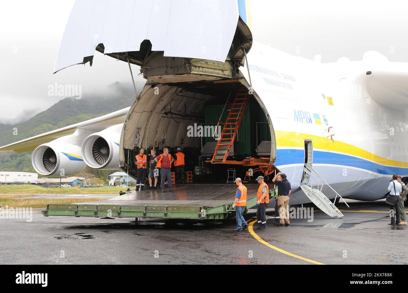 Antonov Cargo Plane Unloads Federal Emergency Mangement Agency C. American Samoa Earthquake, Tsunami, and Flooding. Photographs Relating to Disasters and Emergency Management Programs, Activities, and Officials Stock Photo
