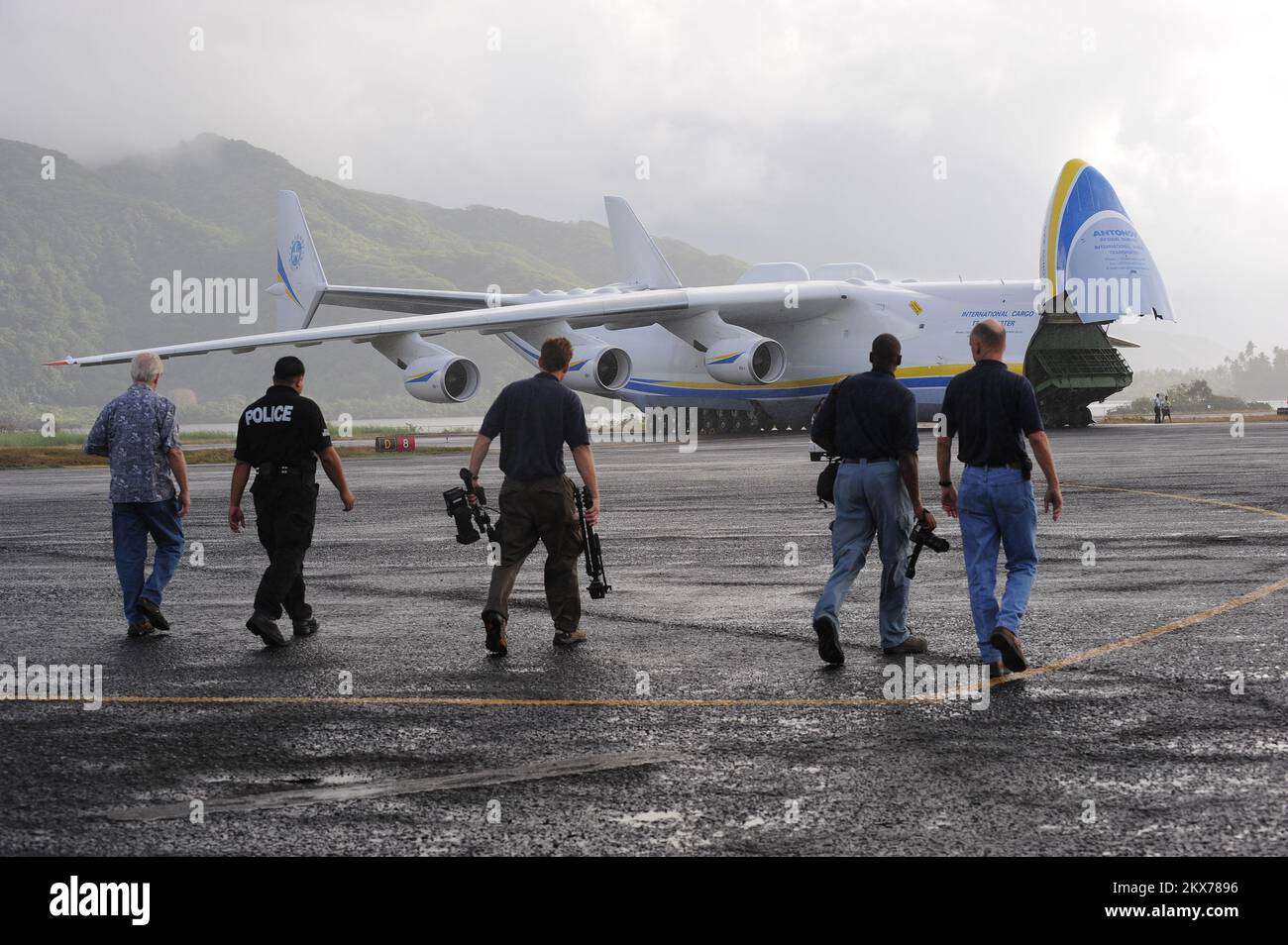 Federal Emergency Management Agency Staff Greet the Antonov Carg. American Samoa Earthquake, Tsunami, and Flooding. Photographs Relating to Disasters and Emergency Management Programs, Activities, and Officials Stock Photo