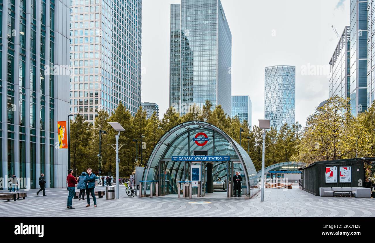Curved glass canopy of Canary Wharf Underground station with high rise buildings in the background including JP Morgan, Newfoundland & 40 Bank Street. Stock Photo