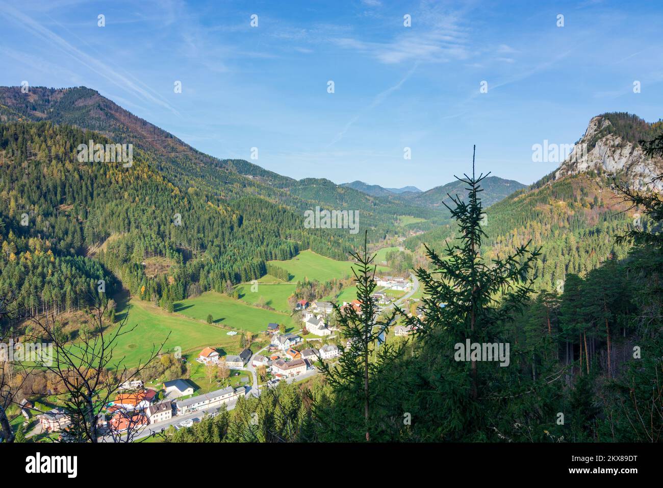 Schwarzau im Gebirge: Schwarzau im Gebirge, mountain Falkenstein in Wiener Alpen, Alps, Niederösterreich, Lower Austria, Austria Stock Photo