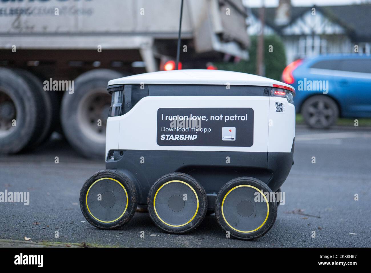 Starship delivery robots leeds hires stock photography and images Alamy