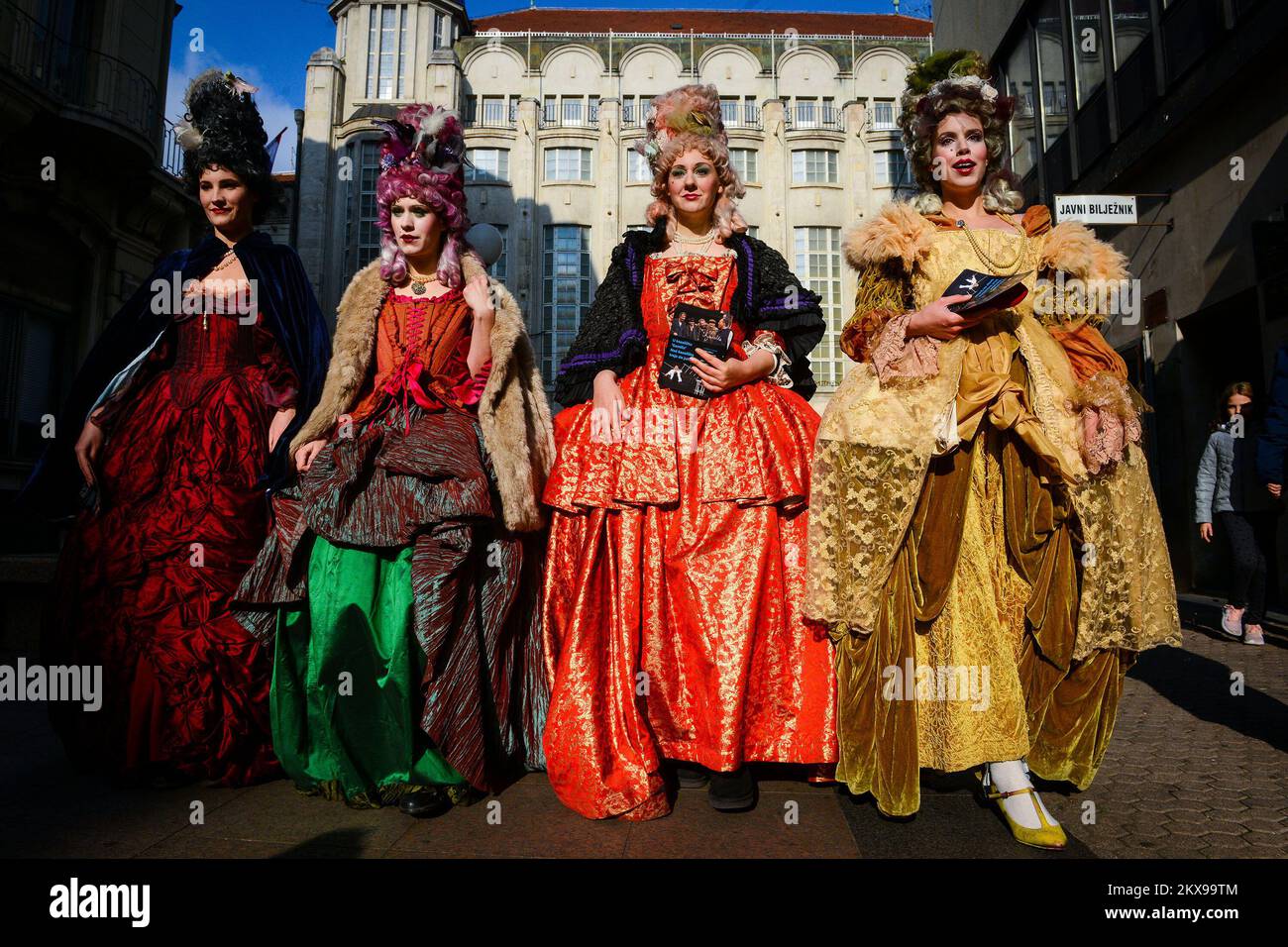 Baroque costumes hi res stock photography and images Alamy