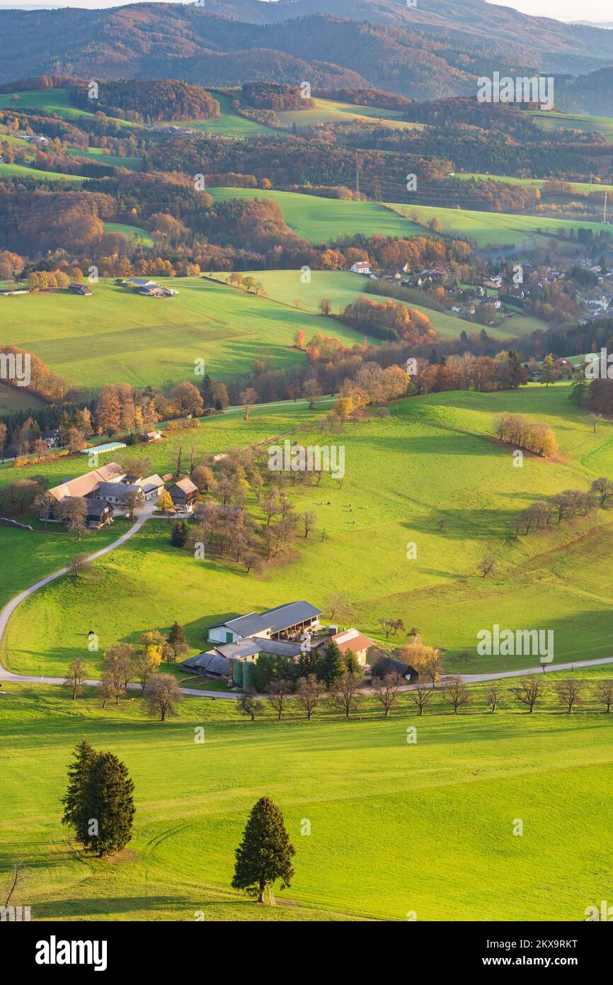 Kaumberg: valley Triestingtal, farms, farmhouses, meadows, autumn colors in Mostviertel, Niederösterreich, Lower Austria, Austria Stock Photo