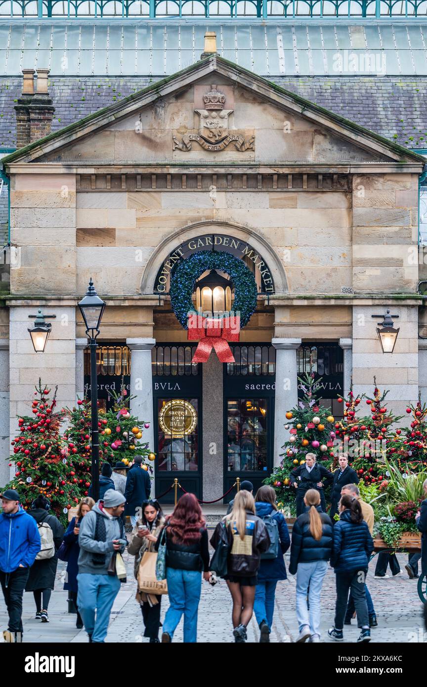 Watch 22 holiday TV specials, movies and cultural events this season - Los  Angeles Times, image size:864x1390