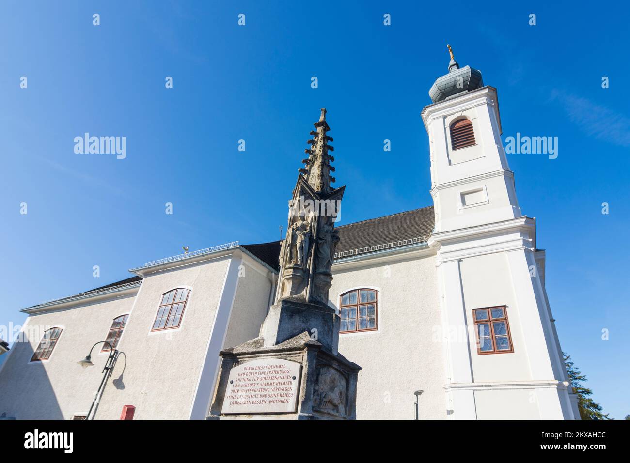 Altenmarkt an der Triesting: pilgrimage church in Dornau (Thenneberg); in front of it the Scheder monument, which commemorates the revolution of 1848 Stock Photo