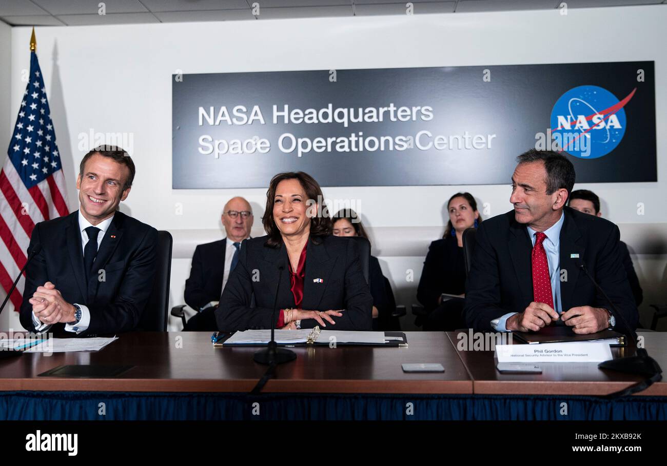 US Vice President Kamala Harris, center, meets with Emmanuel Macron, France's president, left, while joined by Phil Gordon, National Security Advisor to the Vice President, right, during a briefing at the NASA headquarters in Washington, DC, US, on Wednesday, Nov. 30, 2022. President Joe Biden will welcome Macron for the first White House state dinner in more than three years on Thursday, setting aside recent tensions with Paris over defense and trade issues to celebrate the oldest US alliance. Photographer: Al Drago/Pool/Sipa USA Stock Photo