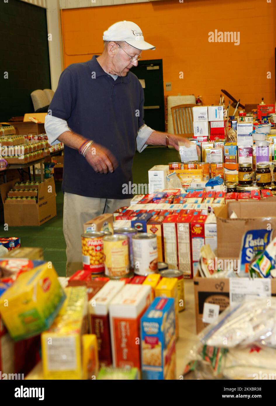 Tornado Dunn, N. C. , April 23, 2011 Volunteer Glenn Clifton sorts