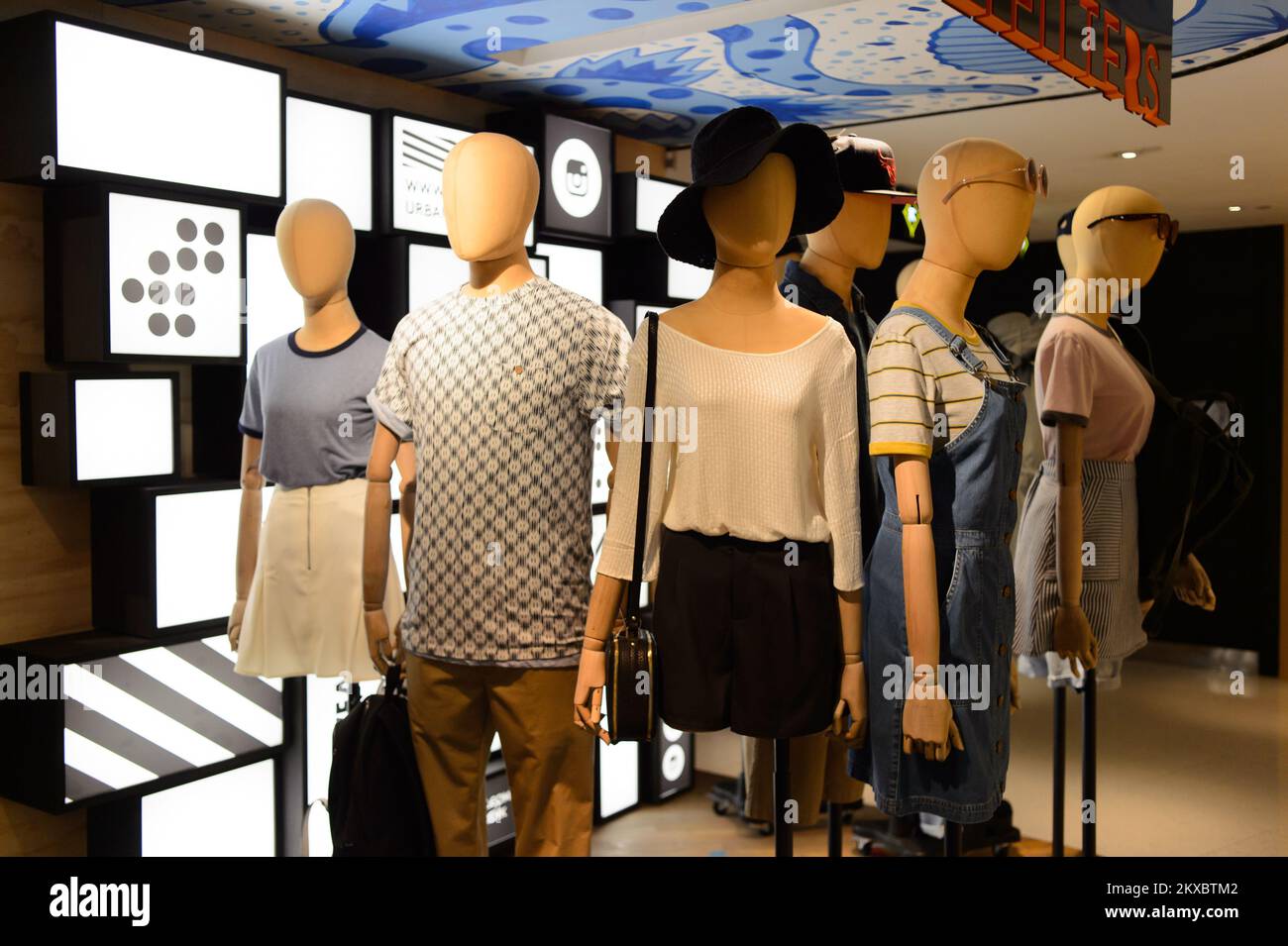Biggest malls in the world hi-res stock photography and images - Alamy