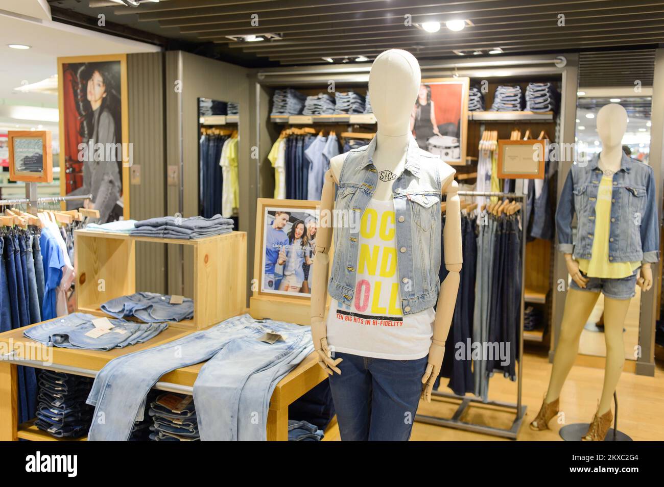 Levis sun plaza sale