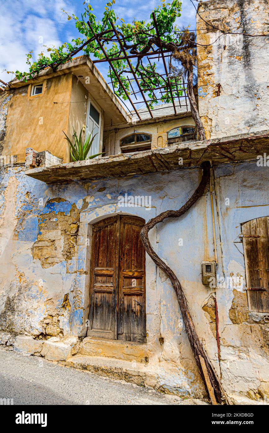 Ruinous Example Ruinous exterior hi-res stock photography and images - Alamy