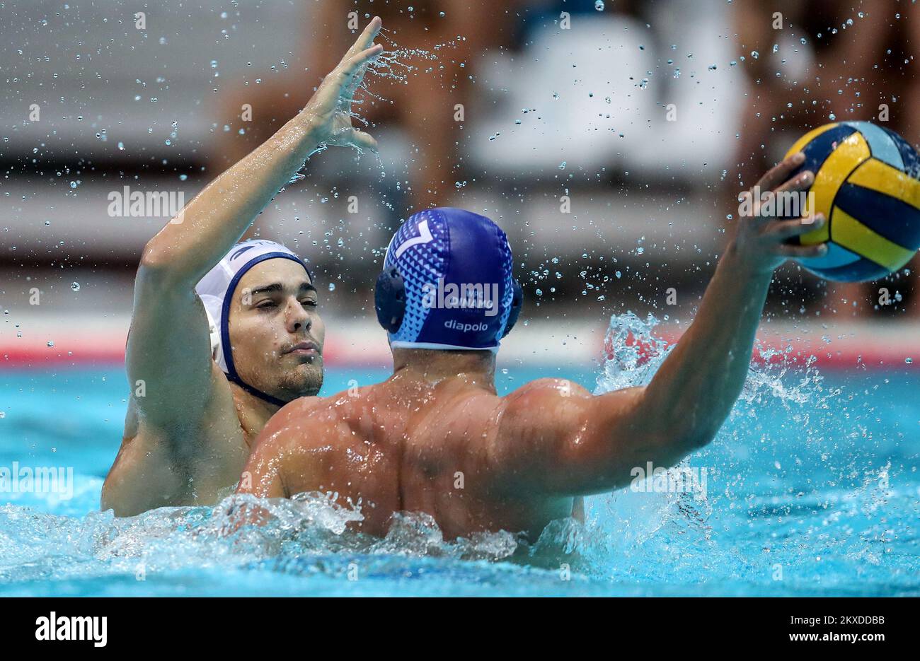 19.10.2019., Zagreb, pool Mladost - Round 2 of Group B of the Water Polo  Champions League, HAVK Mladost - Dinamo Tbilisi. Franko Lazic, Khvicha  Jakhaia. Croatia, Zagreb Photo: Igor Kralj/PIXSELL Stock Photo - Alamy