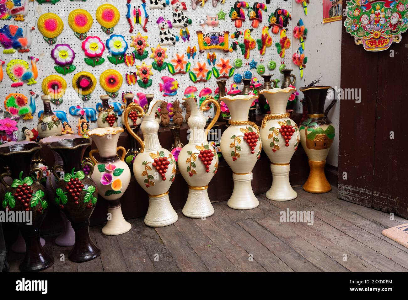 Ceramic plaques and painted large pots and pitchers in a craft shop in Jinotega, Ncaragua Stock Photo