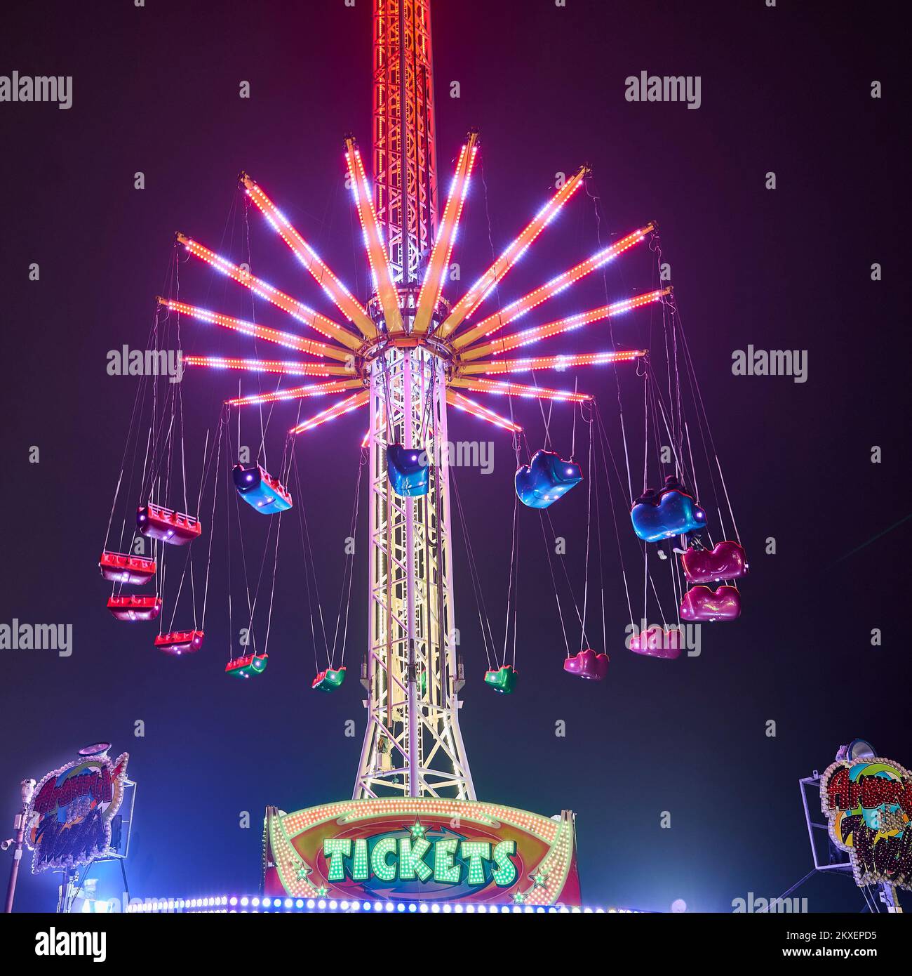 The 60 metre high Star Flyer ride at night during Blackpool Christmas ...