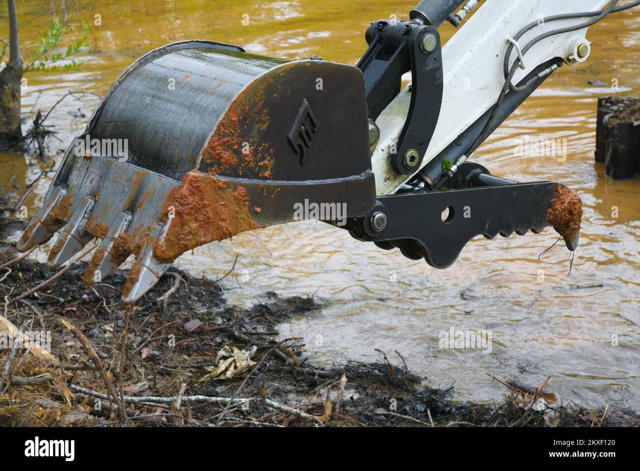 Tornado - Lake Martin, Ala. , July 13, 2011   Wet debris removal being performed on Lake Martin (near Dadeville) by a contractor under the supervision of U. S. Army Corp of Enginners Krista Rossow, Ben Finn and John Rand Hutchinson. Alabama Severe Storms, Tornadoes, Straight-line Winds, and Flooding. Photographs Relating to Disasters and Emergency Management Programs, Activities, and Officials Stock Photo