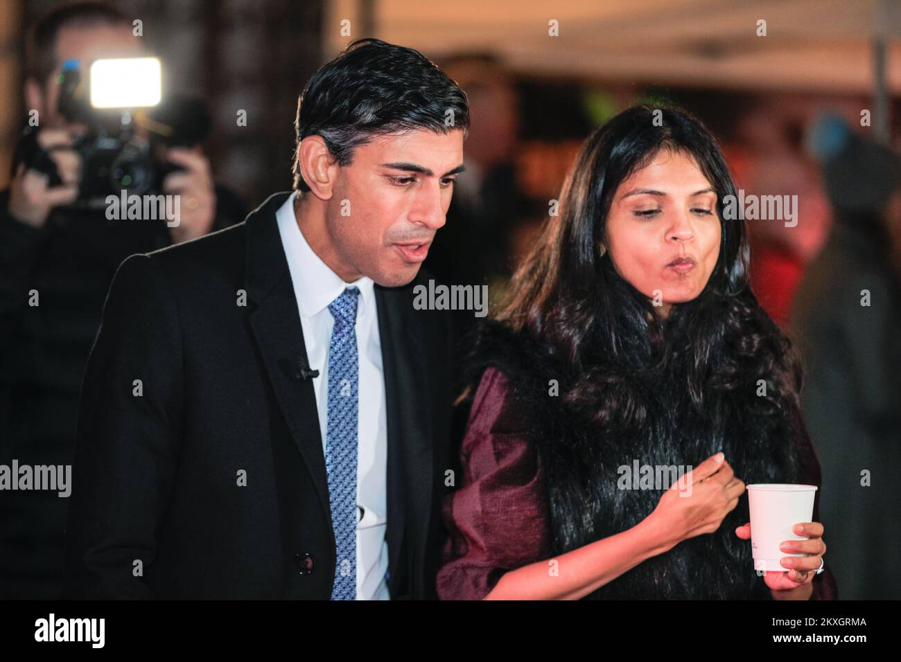 London, UK. 30th Nov, 2022. Rishi Sunak, British Prime Minister, attends the annual festive UK Food and Drinks market set up in Downing Street with his wife Akshata Murthy. The market is showcasing British businesses. Chancellor Jeremy Hunt and others are also in attendance. Credit: Imageplotter/Alamy Live News Stock Photo