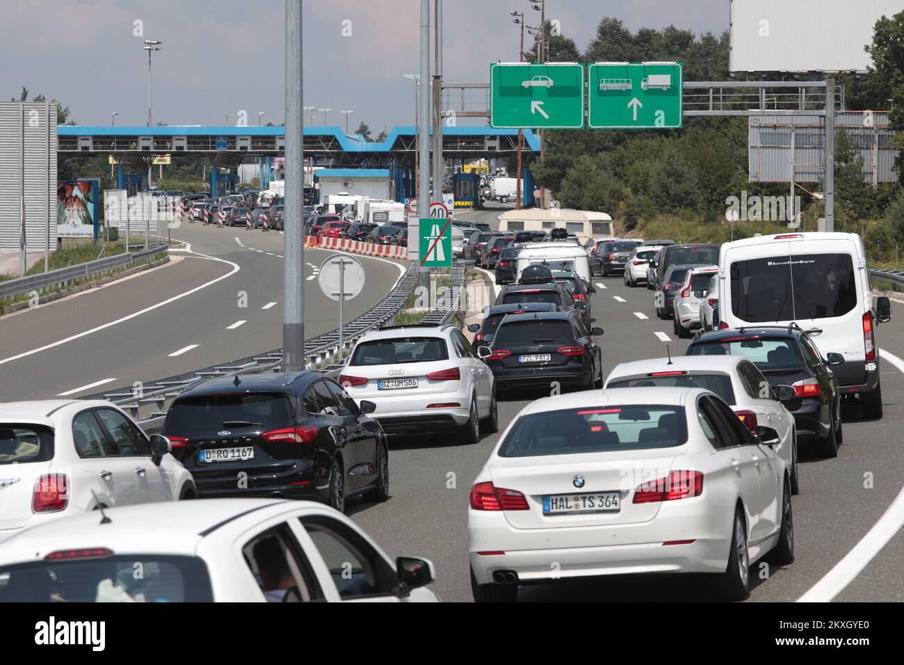 Rush hour at the border crossing between Croatia and Slovenia in Rupa,  Croatia on July 31., 2020. Photo: Nel Pavletic/PIXSELL Stock Photo - Alamy