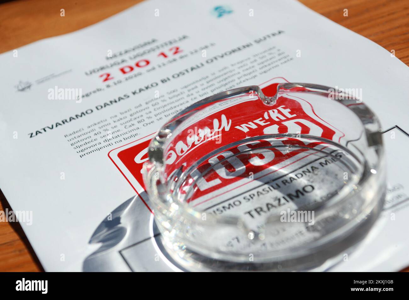 Bonita bar closed as part of the protest of caterers "2 to 12" in