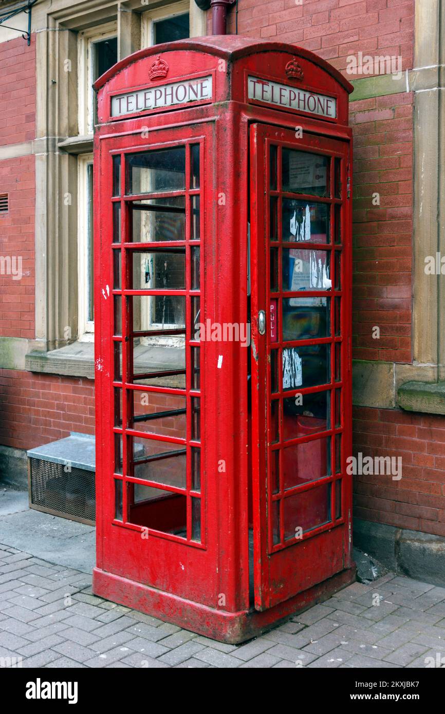 K6 Telephone Kiosk. Blakey Moor, Blackburn. Stock Photo