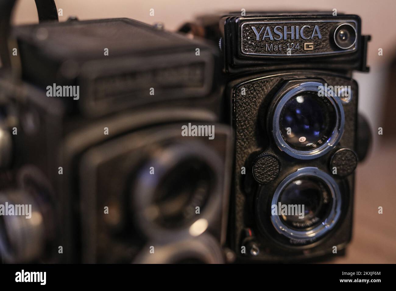 Yashica mat 124 g hi-res stock photography and images - Alamy